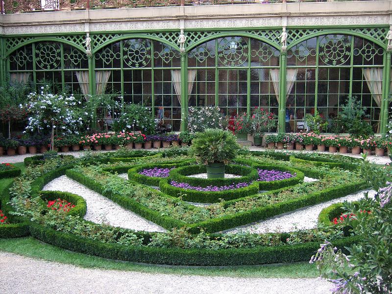 2009-08- (353).JPG - ... und historischem Garten im französischem Stil